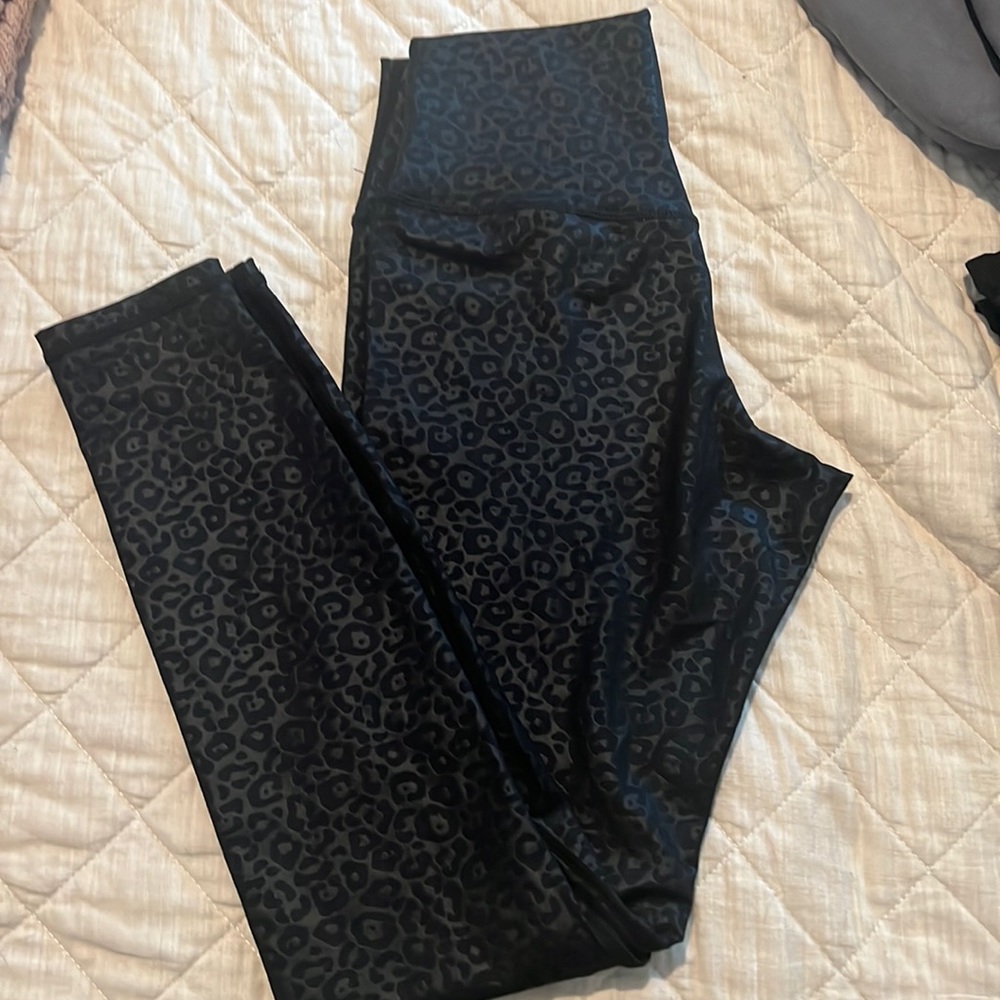 COPY - Never worn, size L, 28 inseam black leopard sunzel leggings.